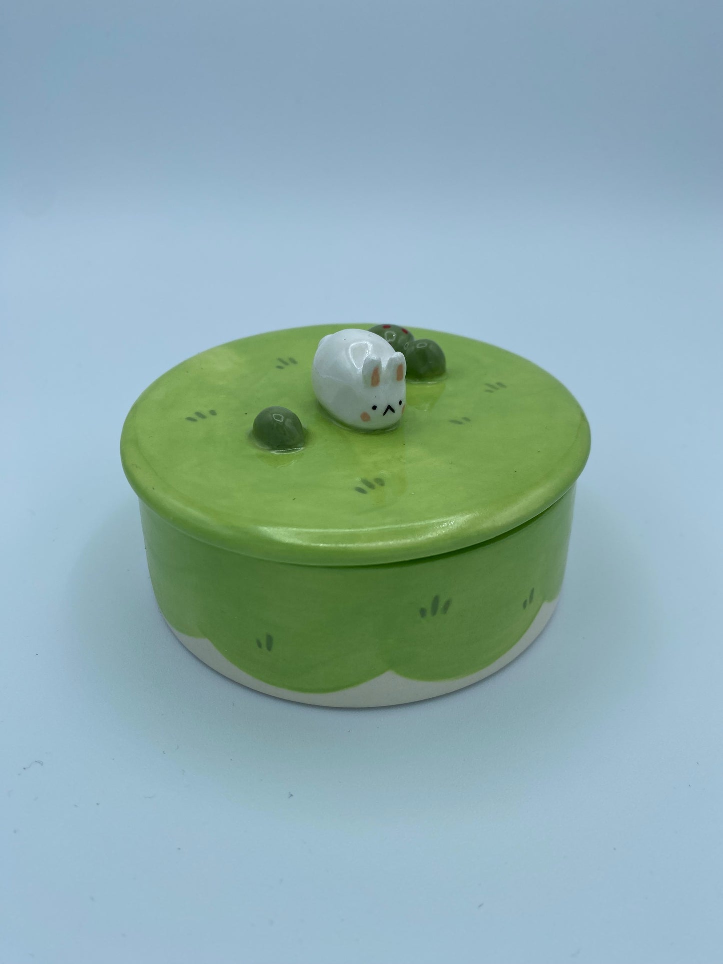 Bunny lidded trinket holder