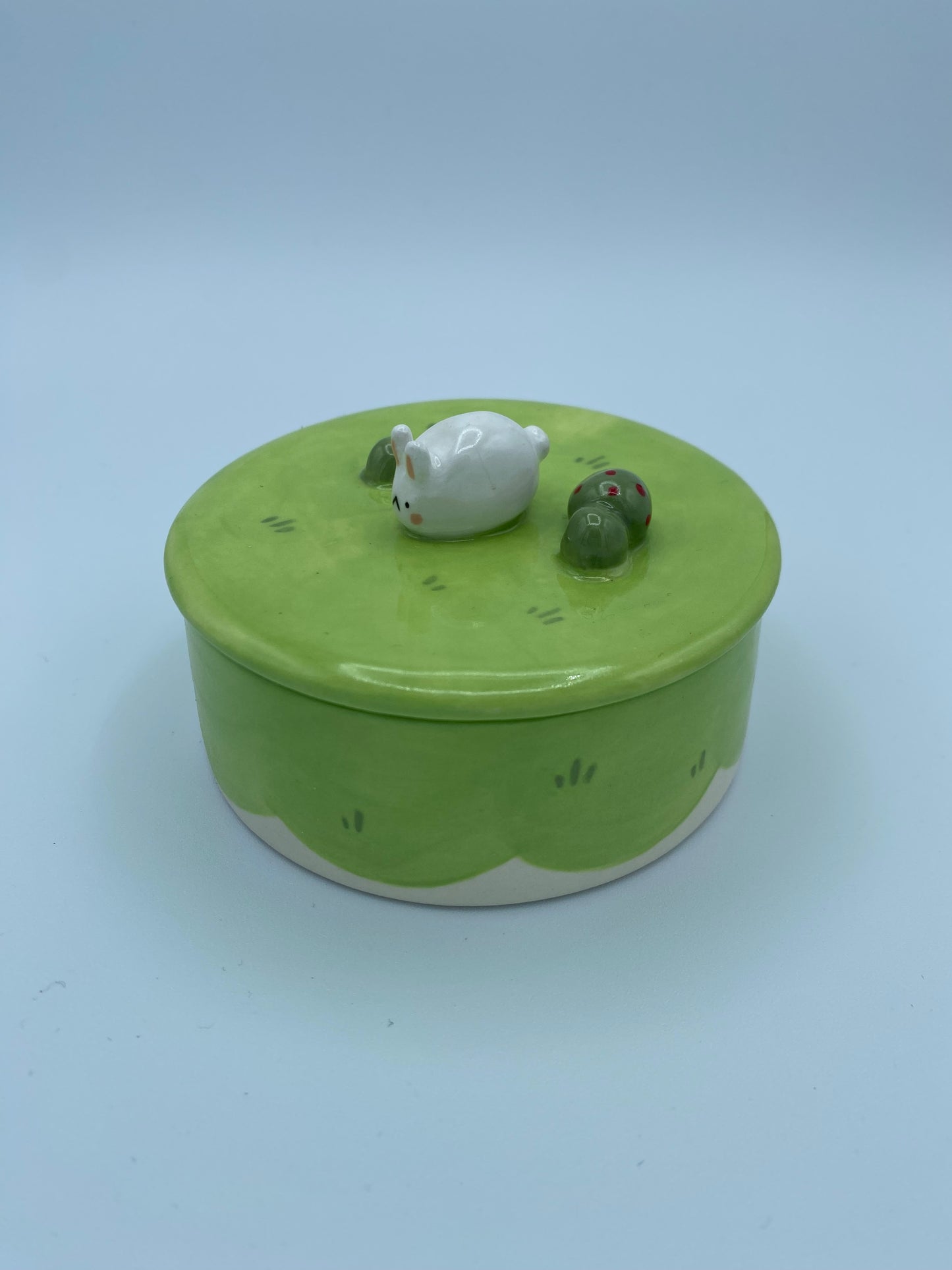 Bunny lidded trinket holder
