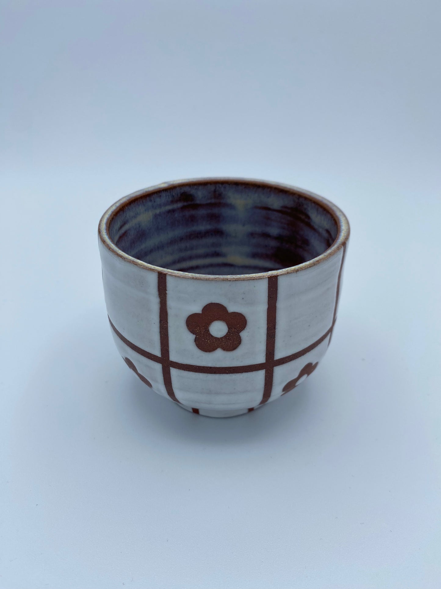 White flower planter